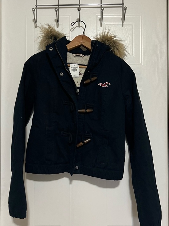 Hollister Jackets & Blazers - BNWT- Hollister Navy Hooded Jacket with Detachable Faux Fur Trim